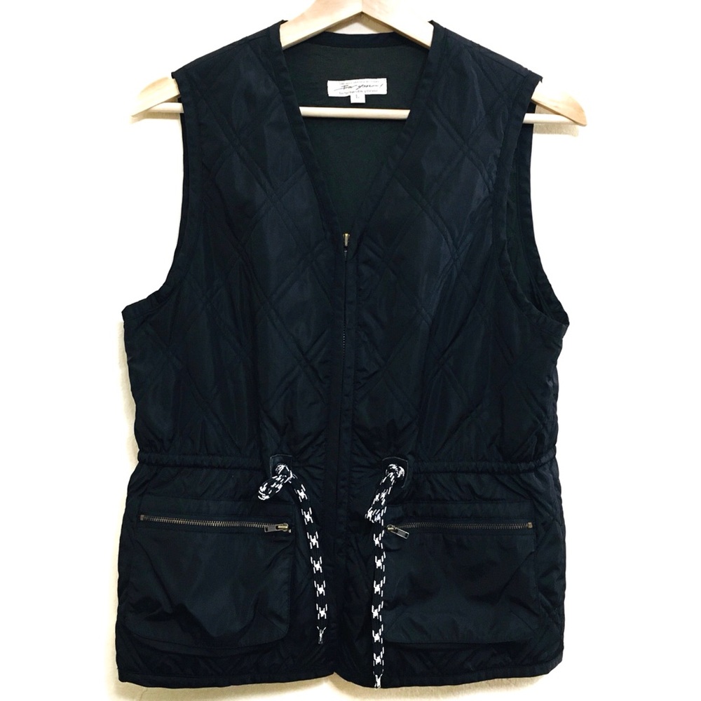 Black Light Winter Puffer Vest pockets & lining